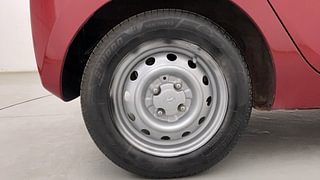 Used 2018 Hyundai Eon [2011-2018] Era + Petrol Manual tyres RIGHT REAR TYRE RIM VIEW