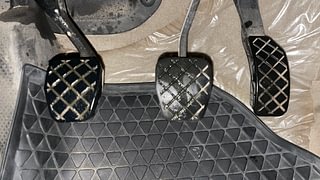 Used 2015 Volkswagen Polo [2015-2019] Highline1.2L (P) Petrol Manual interior PEDALS VIEW
