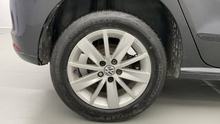 Used 2015 Volkswagen Polo [2015-2019] Highline1.2L (P) Petrol Manual tyres RIGHT REAR TYRE RIM VIEW