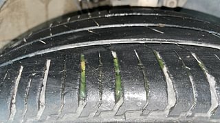 Used 2015 Volkswagen Polo [2015-2019] Highline1.2L (P) Petrol Manual tyres RIGHT FRONT TYRE TREAD VIEW