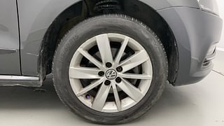 Used 2015 Volkswagen Polo [2015-2019] Highline1.2L (P) Petrol Manual tyres RIGHT FRONT TYRE RIM VIEW