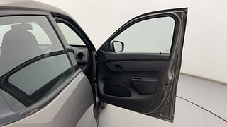 Used 2016 Renault Kwid [2015-2019] 1.0 RXT AMT Petrol Automatic interior RIGHT FRONT DOOR OPEN VIEW