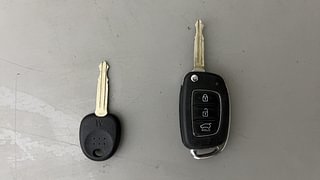 Used 2021 Hyundai Venue [2019-2022] SX 1.0  Turbo iMT Petrol Manual extra CAR KEY VIEW