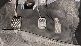 Used 2015 Maruti Suzuki Wagon R 1.0 [2010-2019] VXi Petrol Manual interior PEDALS VIEW