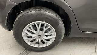 Used 2016 Maruti Suzuki Swift [2011-2017] VXi Petrol Manual tyres RIGHT REAR TYRE RIM VIEW