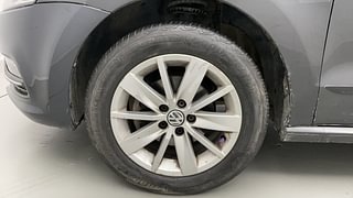 Used 2015 Volkswagen Polo [2015-2019] Highline1.2L (P) Petrol Manual tyres LEFT FRONT TYRE RIM VIEW