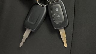 Used 2016 Renault Kwid [2015-2019] 1.0 RXT AMT Petrol Automatic extra CAR KEY VIEW