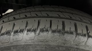 Used 2016 Maruti Suzuki Swift [2011-2017] VXi Petrol Manual tyres RIGHT REAR TYRE TREAD VIEW