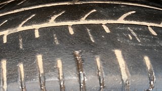 Used 2015 Hyundai Elite i20 [2014-2018] Sportz 1.2 Petrol Manual tyres LEFT FRONT TYRE TREAD VIEW