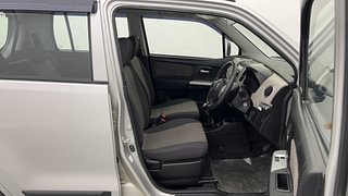Used 2015 Maruti Suzuki Wagon R 1.0 [2010-2019] LXi Petrol Manual interior RIGHT SIDE FRONT DOOR CABIN VIEW