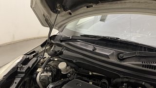 Used 2014 Maruti Suzuki Swift [2014-2017] VDi (O) Diesel Manual engine ENGINE RIGHT SIDE HINGE & APRON VIEW