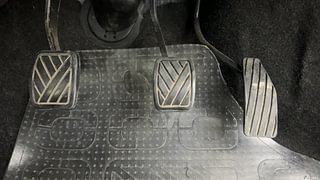 Used 2015 Maruti Suzuki Wagon R 1.0 [2010-2019] LXi Petrol Manual interior PEDALS VIEW