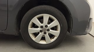 Used 2014 Toyota Corolla Altis [2014-2017] G AT Petrol Petrol Automatic tyres RIGHT FRONT TYRE RIM VIEW