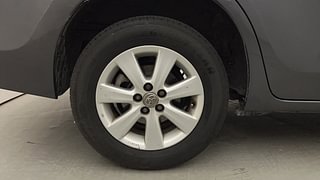 Used 2014 Toyota Corolla Altis [2014-2017] G AT Petrol Petrol Automatic tyres RIGHT REAR TYRE RIM VIEW