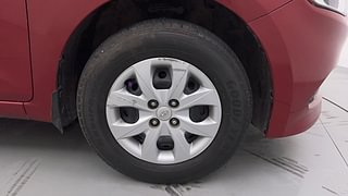 Used 2015 Hyundai Elite i20 [2014-2018] Magna 1.2 Petrol Manual tyres RIGHT FRONT TYRE RIM VIEW