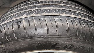 Used 2014 Toyota Corolla Altis [2014-2017] G AT Petrol Petrol Automatic tyres RIGHT REAR TYRE TREAD VIEW