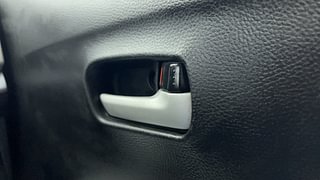 Used 2015 Maruti Suzuki Wagon R 1.0 [2010-2019] LXi Petrol Manual top_features Central locking