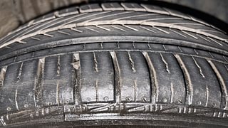 Used 2013 Volkswagen Polo [2010-2014] Highline 1.2 (D) Diesel Manual tyres RIGHT FRONT TYRE TREAD VIEW