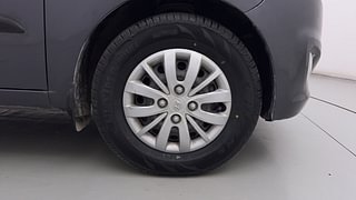 Used 2014 hyundai i10 Sportz 1.1 Petrol Petrol Manual tyres RIGHT FRONT TYRE RIM VIEW
