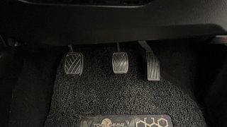 Used 2018 Maruti Suzuki Swift [2011-2017] ZXi Petrol Manual interior PEDALS VIEW