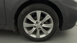 Used 2013 Hyundai Verna [2011-2015] Fluidic 1.6 VTVT SX Petrol Manual tyres RIGHT FRONT TYRE RIM VIEW