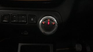 Used 2019 Renault Kwid [2017-2019] CLIMBER 1.0 AMT Petrol Automatic interior GEAR  KNOB VIEW