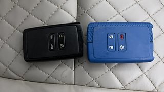 Used 2020 Renault Triber RXZ AMT Petrol Automatic extra CAR KEY VIEW
