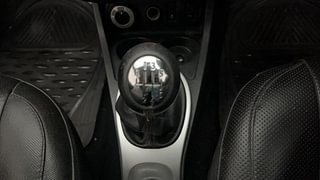 Used 2016 Renault Duster [2015-2019] 110 PS RXZ 4X4 MT Diesel Manual interior GEAR  KNOB VIEW