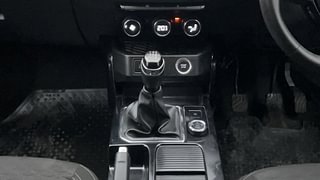 Used 2021 Renault Kiger RXZ 1.0 Turbo MT Petrol Manual interior GEAR  KNOB VIEW