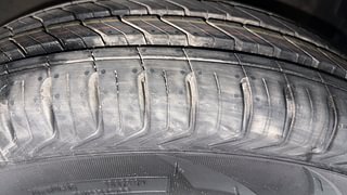 Used 2014 hyundai i10 Sportz 1.1 Petrol Petrol Manual tyres RIGHT FRONT TYRE TREAD VIEW
