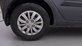 Used 2014 hyundai i10 Sportz 1.1 Petrol Petrol Manual tyres RIGHT REAR TYRE RIM VIEW