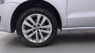 Used 2013 Volkswagen Polo [2010-2014] Highline 1.2 (D) Diesel Manual tyres LEFT FRONT TYRE RIM VIEW