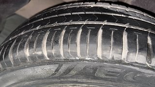 Used 2015 Maruti Suzuki Ciaz [2014-2017] ZXi AT Petrol Automatic tyres RIGHT REAR TYRE TREAD VIEW