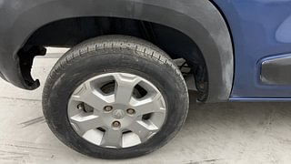 Used 2019 Renault Kwid [2017-2019] CLIMBER 1.0 AMT Petrol Automatic tyres RIGHT REAR TYRE RIM VIEW