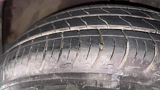 Used 2015 Maruti Suzuki Ciaz [2014-2017] ZXi AT Petrol Automatic tyres RIGHT FRONT TYRE TREAD VIEW