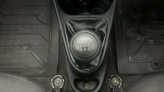 Used 2011 Toyota Etios Liva [2010-2017] G Petrol Manual interior GEAR  KNOB VIEW