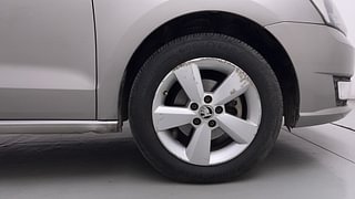 Used 2017 Skoda Rapid new [2016-2020] Ambition TDI AT Diesel Automatic tyres RIGHT FRONT TYRE RIM VIEW