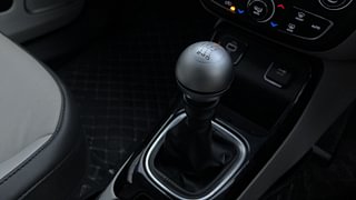 Used 2018 JEEP Compass [2017-2021] Limited 2.0 Diesel Diesel Manual interior GEAR  KNOB VIEW