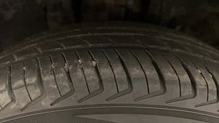 Used 2016 Renault Kwid [2015-2019] RXT Petrol Manual tyres LEFT FRONT TYRE TREAD VIEW