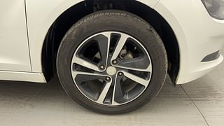 Used 2021 Tata Altroz XZ Plus 1.2 Dual Tone Petrol Manual tyres RIGHT FRONT TYRE RIM VIEW