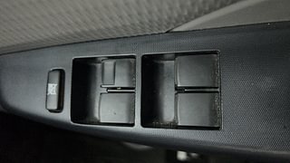 Used 2011 Toyota Etios Liva [2010-2017] G Petrol Manual top_features Power windows