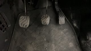 Used 2016 Renault Kwid [2015-2019] RXT Petrol Manual interior PEDALS VIEW