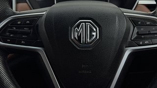 Used 2020 MG Motors Hector Plus Sharp 2.0 Diesel Turbo MT 6-STR Diesel Manual top_features Airbags