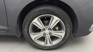 Used 2018 Hyundai Verna [2017-2020] 1.6 VTVT SX Petrol Manual tyres RIGHT FRONT TYRE RIM VIEW