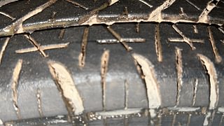 Used 2013 Maruti Suzuki Swift [2011-2017] VXi Petrol Manual tyres LEFT FRONT TYRE TREAD VIEW