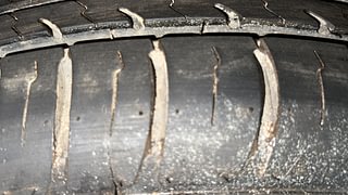 Used 2013 Maruti Suzuki Swift [2011-2017] VXi Petrol Manual tyres LEFT REAR TYRE TREAD VIEW