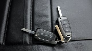 Used 2018 Hyundai Verna [2017-2020] 1.6 VTVT SX Petrol Manual extra CAR KEY VIEW