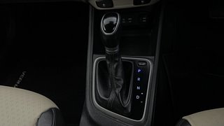 Used 2017 Hyundai Verna SX (O) 1.6 VTVT AT Petrol Automatic interior GEAR  KNOB VIEW