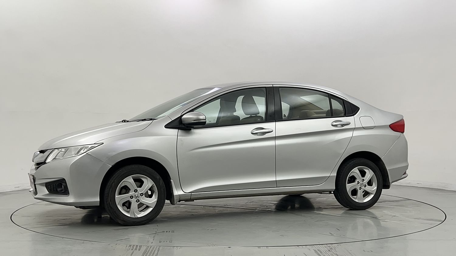 LEFT FRONT CORNER VIEW