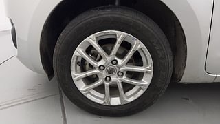 Used 2022 Maruti Suzuki Swift ZXI Petrol Manual tyres LEFT FRONT TYRE RIM VIEW